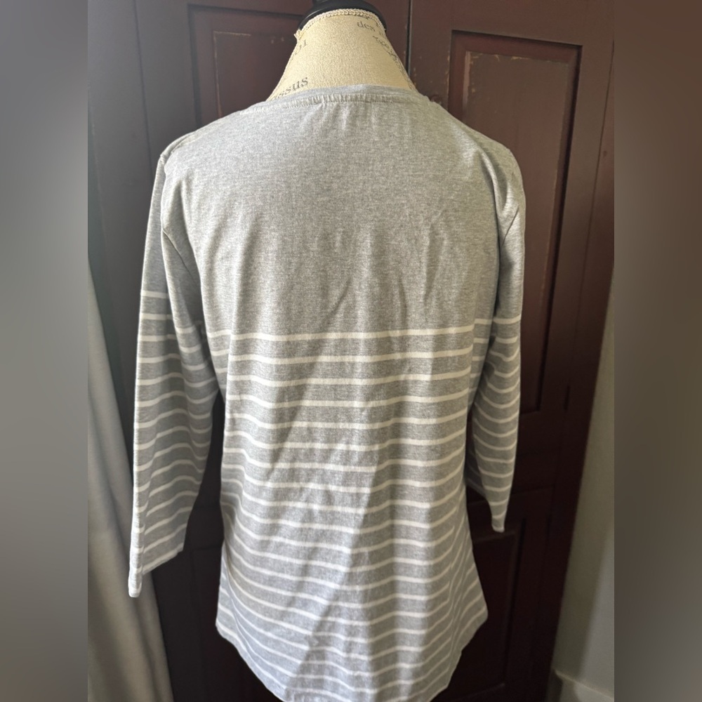 New XL Maurices Maternity Gray Striped 3/4 Sleeve Top - Picture 4 of 10